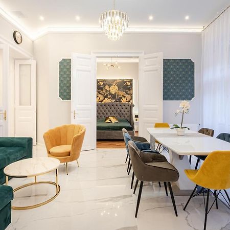 Premium Art Deco Apartment At Broadway // 4Bdr & 3Br Budapest Exteriör bild