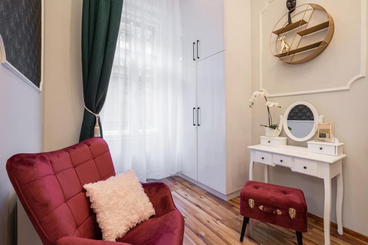 Premium Art Deco Apartment At Broadway // 4Bdr & 3Br Budapest Exteriör bild