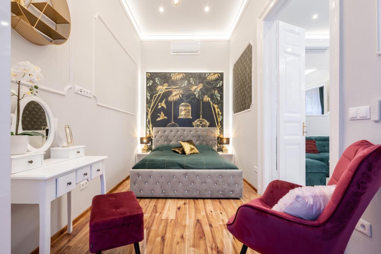 Premium Art Deco Apartment At Broadway // 4Bdr & 3Br Budapest Exteriör bild