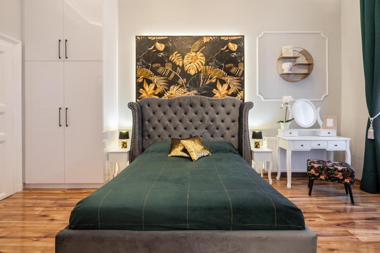 Premium Art Deco Apartment At Broadway // 4Bdr & 3Br Budapest Exteriör bild