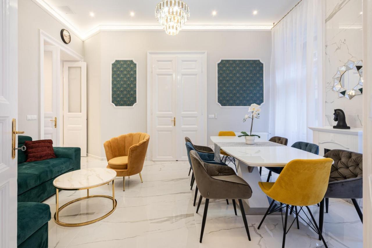 Premium Art Deco Apartment At Broadway // 4Bdr & 3Br Budapest Exteriör bild