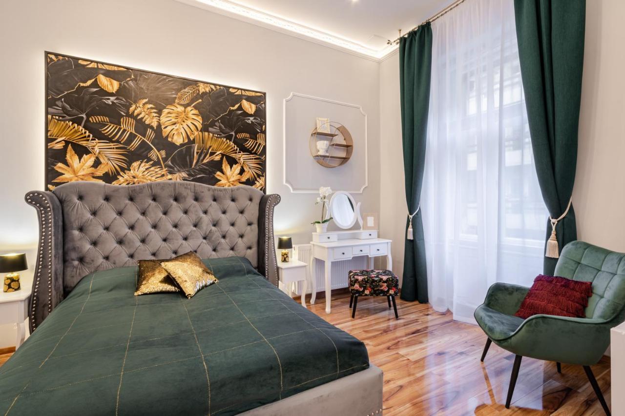 Premium Art Deco Apartment At Broadway // 4Bdr & 3Br Budapest Exteriör bild