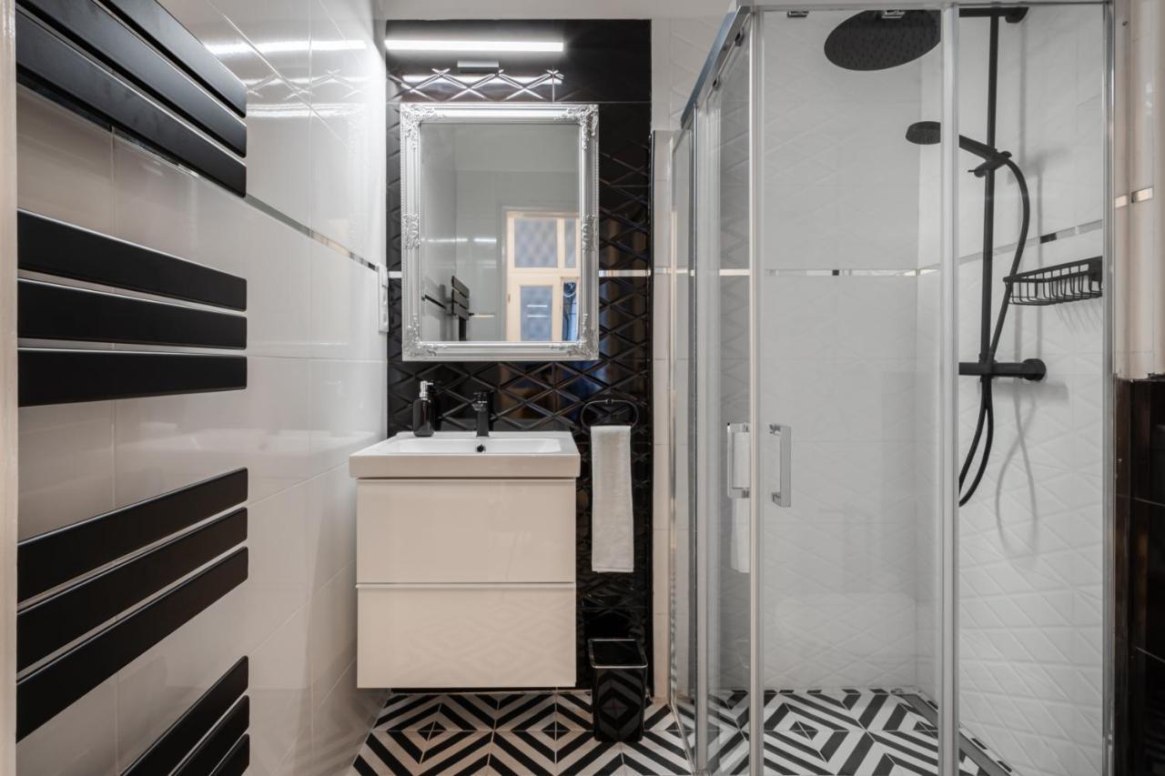 Premium Art Deco Apartment At Broadway // 4Bdr & 3Br Budapest Exteriör bild