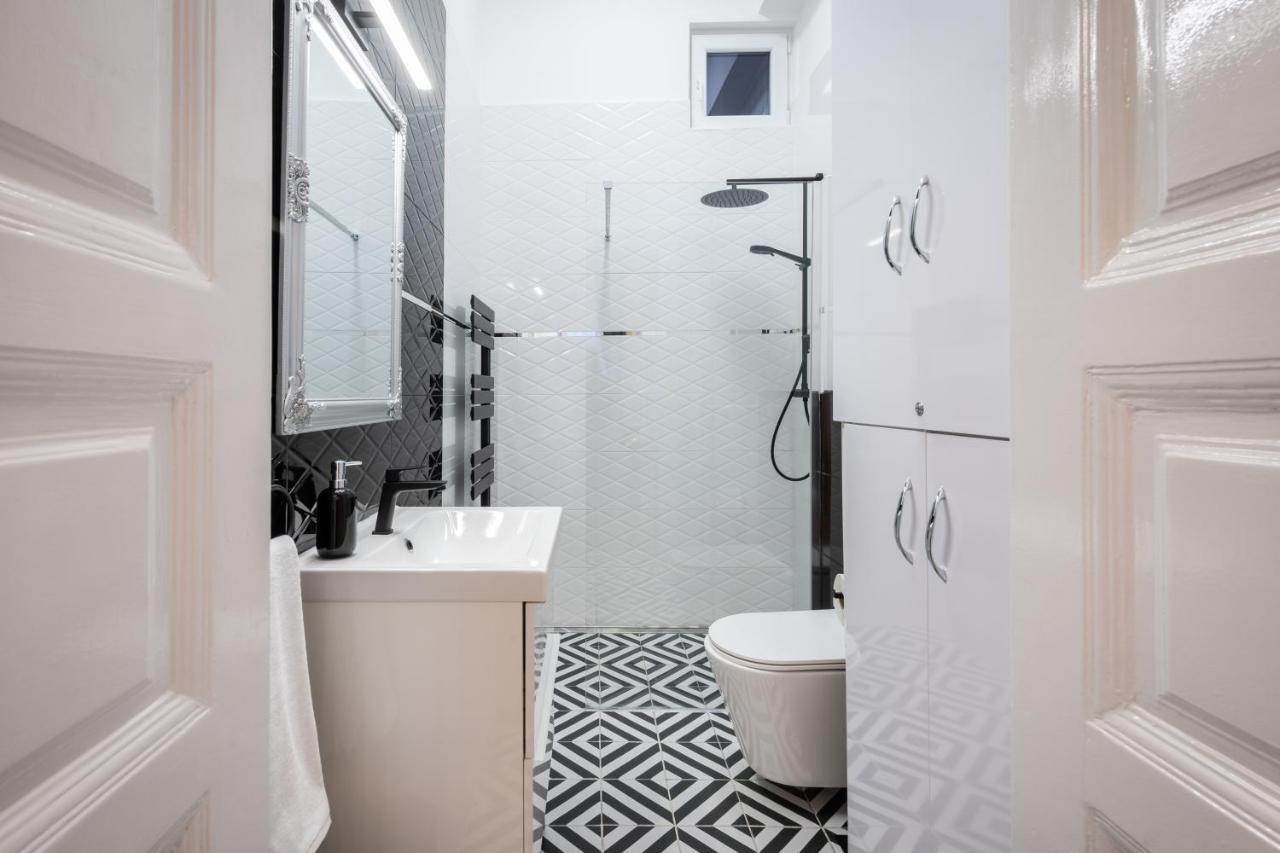 Premium Art Deco Apartment At Broadway // 4Bdr & 3Br Budapest Exteriör bild