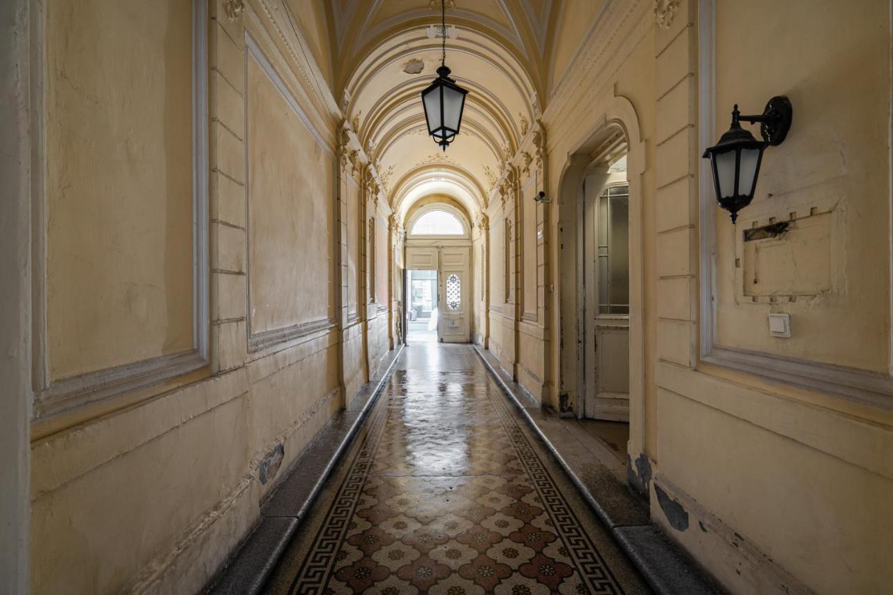 Premium Art Deco Apartment At Broadway // 4Bdr & 3Br Budapest Exteriör bild