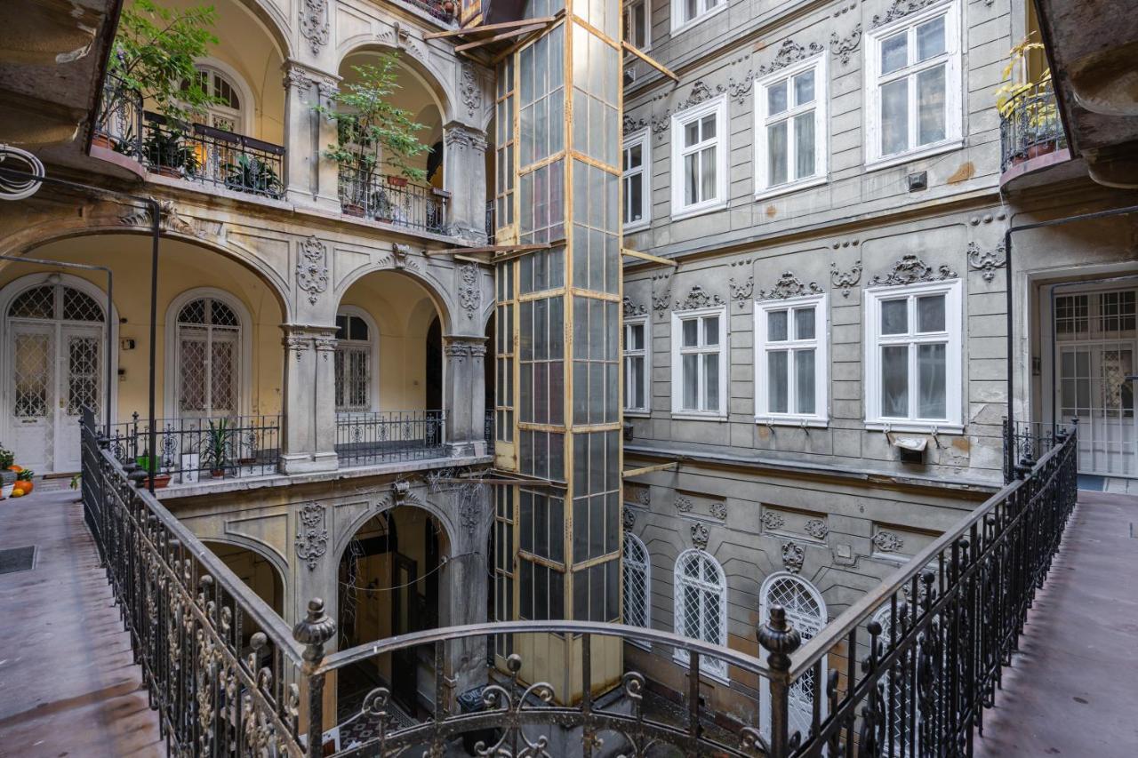 Premium Art Deco Apartment At Broadway // 4Bdr & 3Br Budapest Exteriör bild